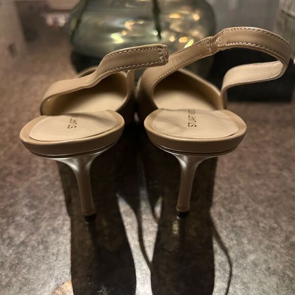 Stuart Weitzman Eva Pointed Toe Slingback Pumps - Picture 8 of 8